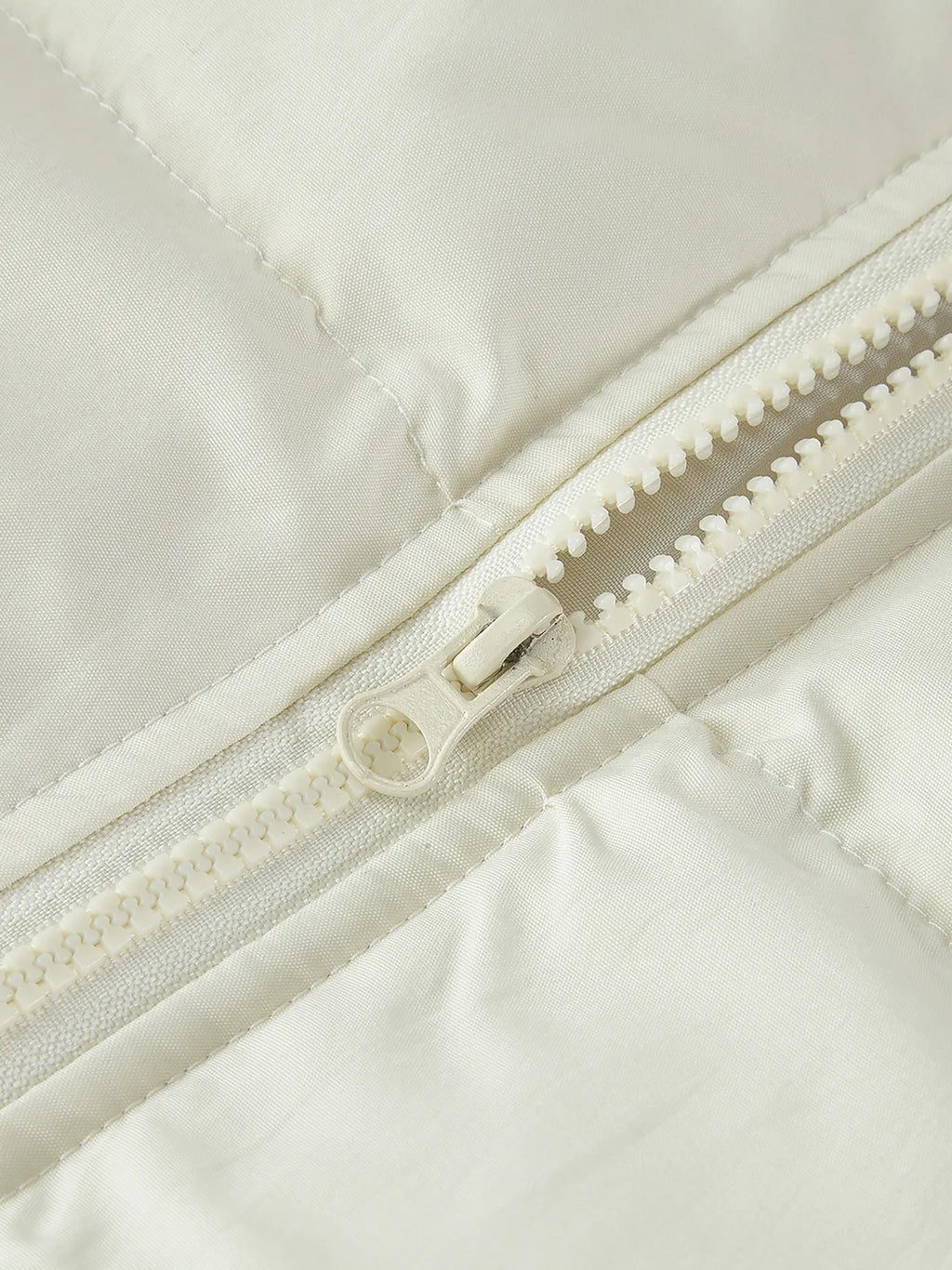 coat,jacket,puffer,puffer coat,unisex,fashion,cold,cold weather,essentials,streetwear