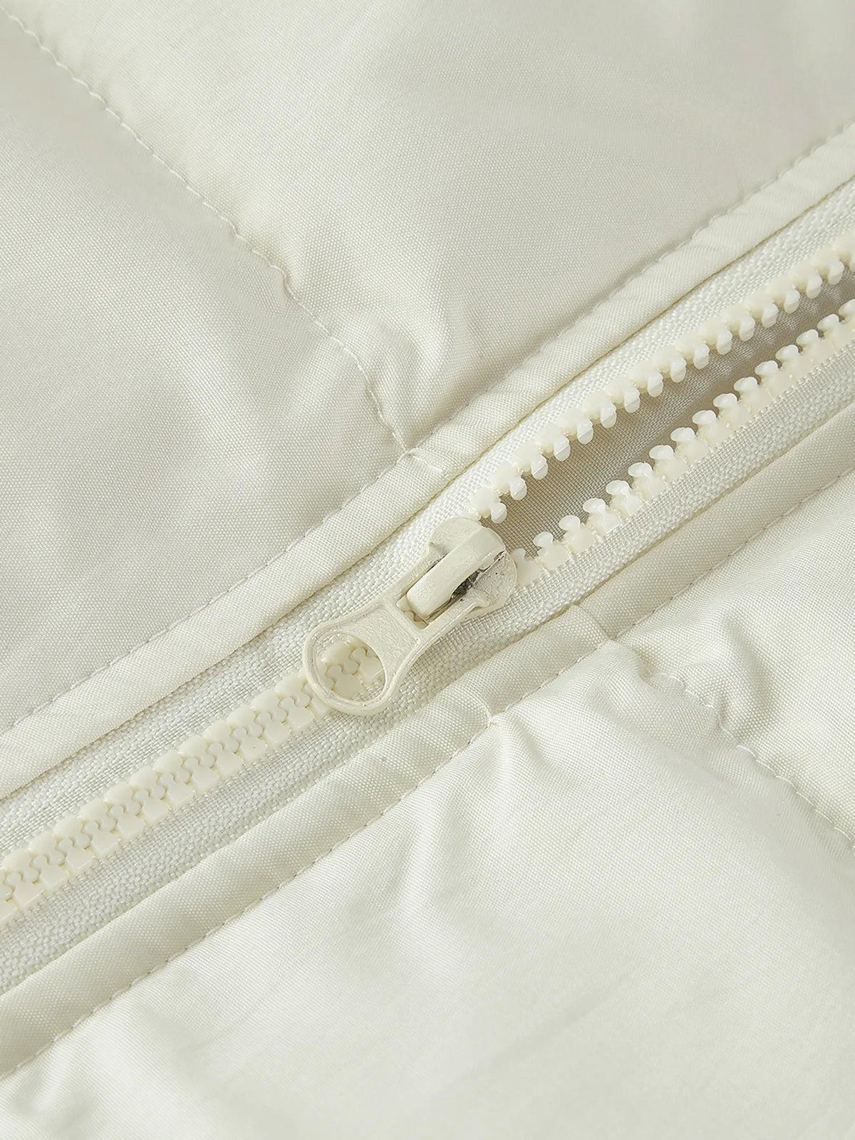 coat,jacket,puffer,puffer coat,unisex,fashion,cold,cold weather,essentials,streetwear