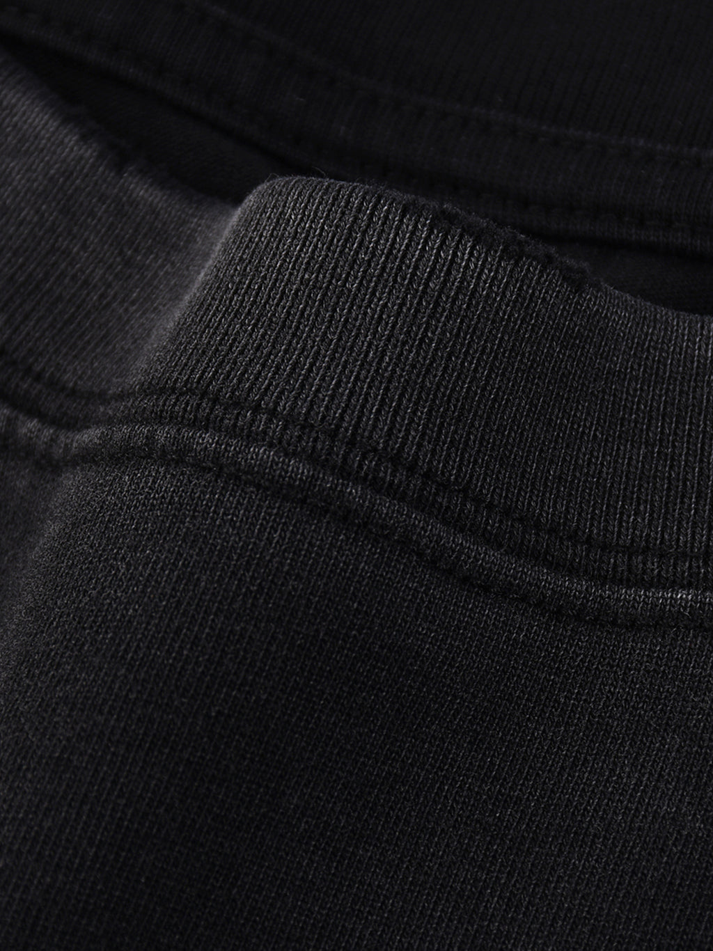 sweatshirt,tee,shirt,fashion,unisex,streetwear,essentials