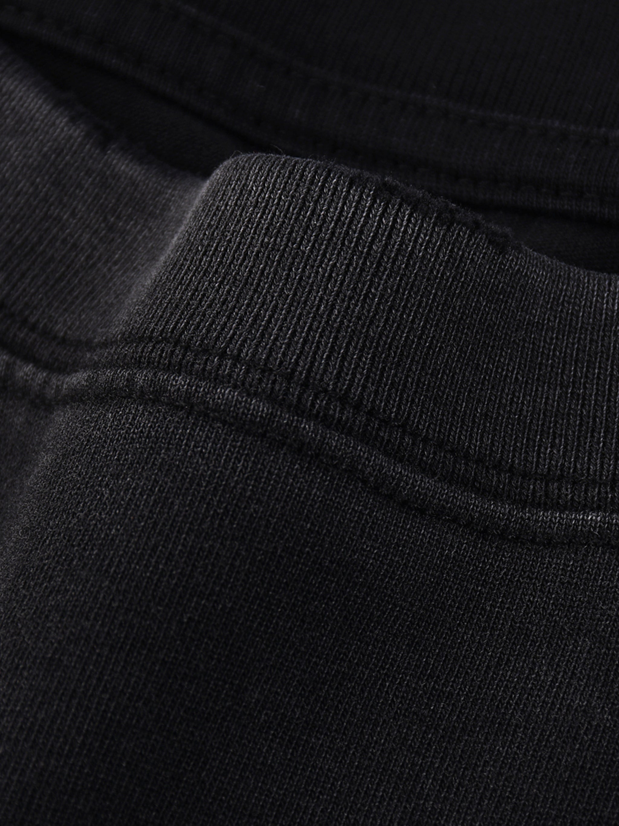 sweatshirt,tee,shirt,fashion,unisex,streetwear,essentials